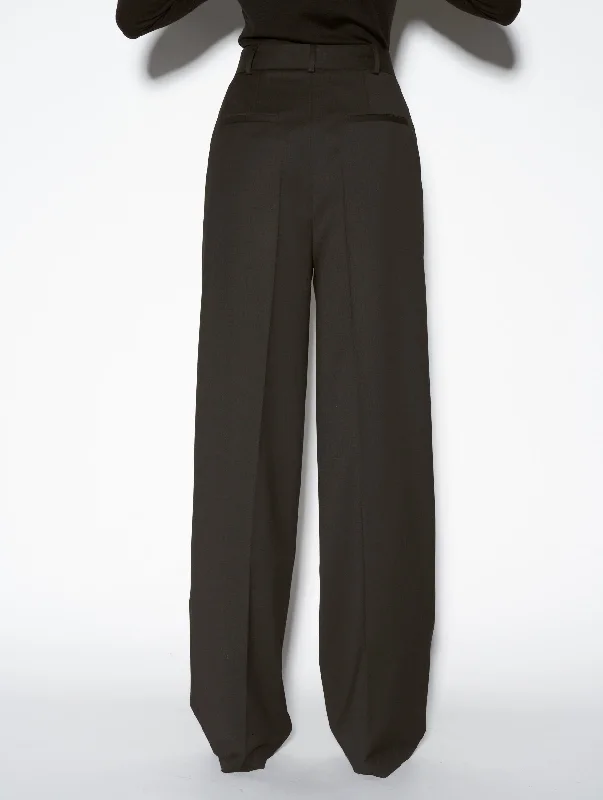 Black gabardine masculine pleated trousers