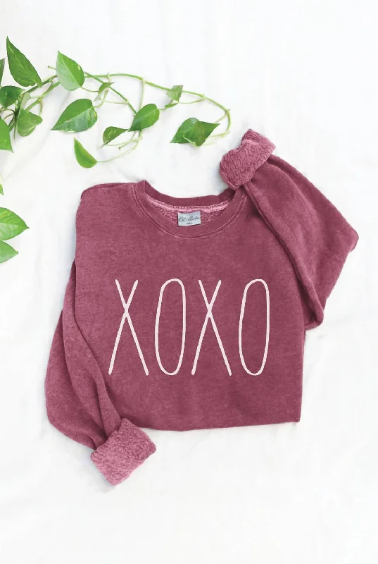 Women's Xoxo Mineral Graphic Sweatshirt In Vintage Maroon